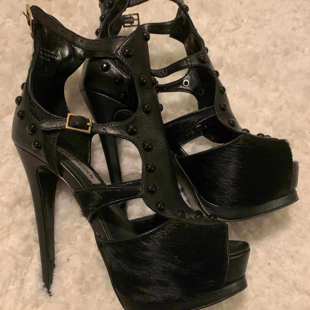 Black size 6 heels with faux hair